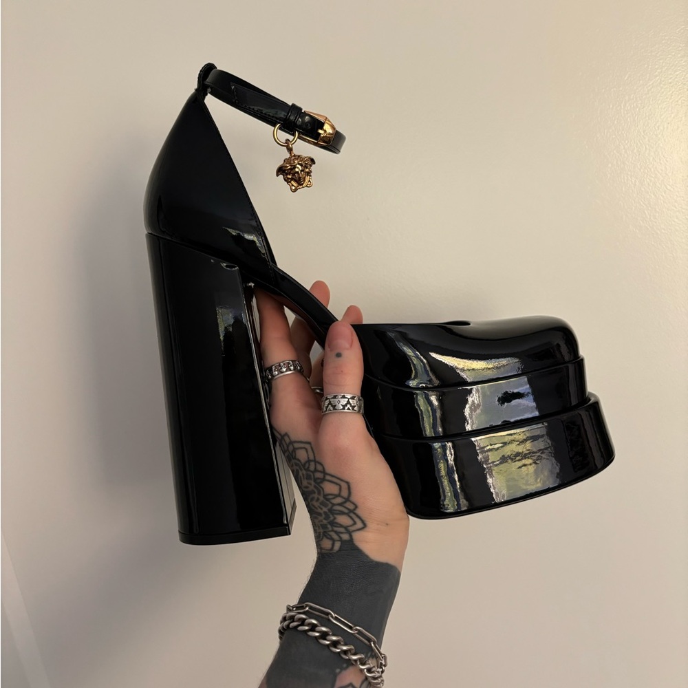 Versace D'Orsay Pumps
